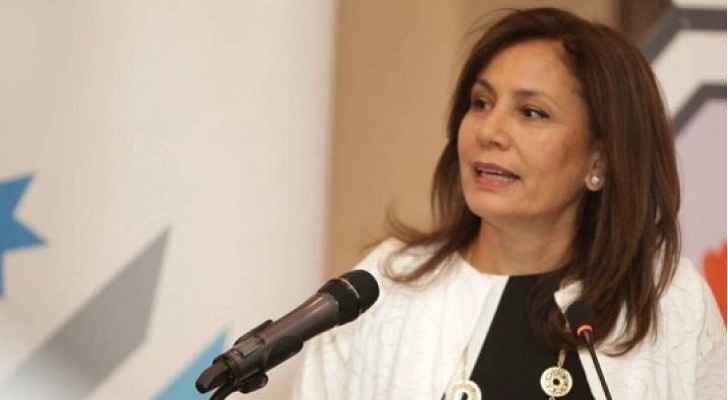 وزيرة الطاقة والثروة المعدنية هالة زواتي