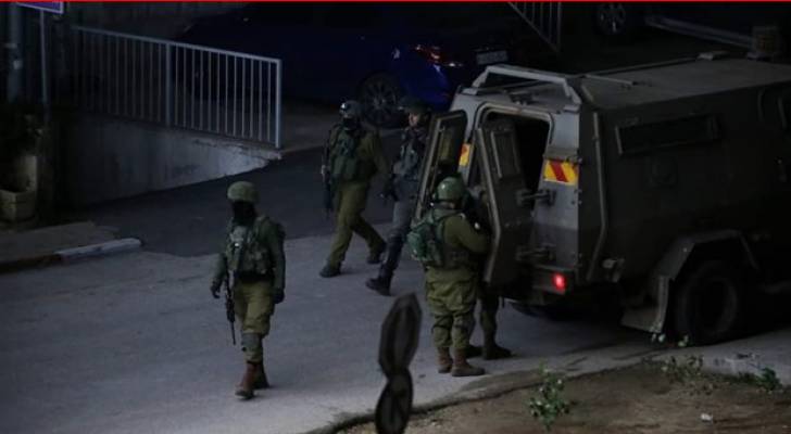 اعتقالات وقوات الاحتلال تستولي على اسلحة في الضفة الغربية المحتلة
