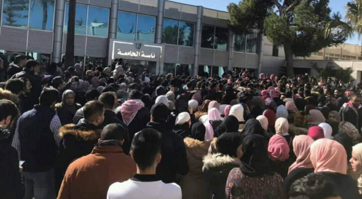 من الاعتصام