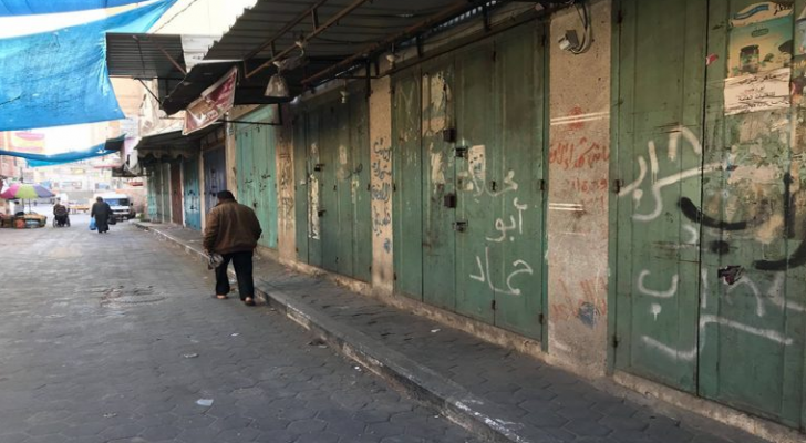 إضراب تجاري يعم الضفة الغربية المحتلة رفضا لقانون الضمان الاجتماعي