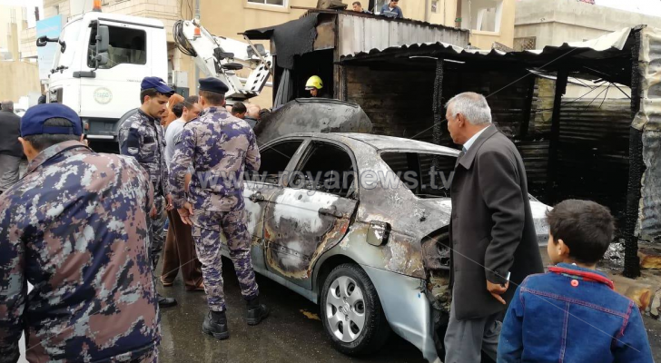 الدفاع المدني يخمد حريق أكشاك ومركبة في الطفيلة