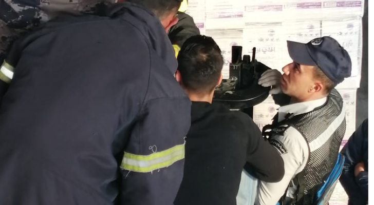 إصابة شخص علقت يده برافعه شوكيه في اربد