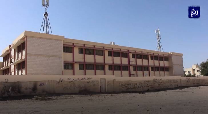 انتشار ظاهرة الكتابة على جدران المدارس في العقبة - فيديو