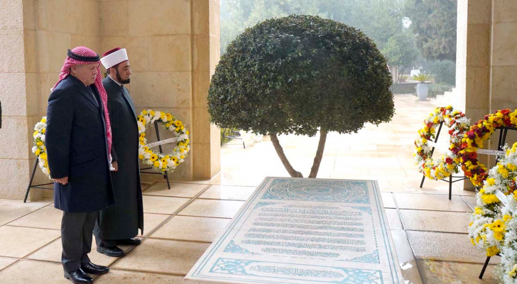 الملك يزور ضريح المغفور له الملك الحسين بن طلال
