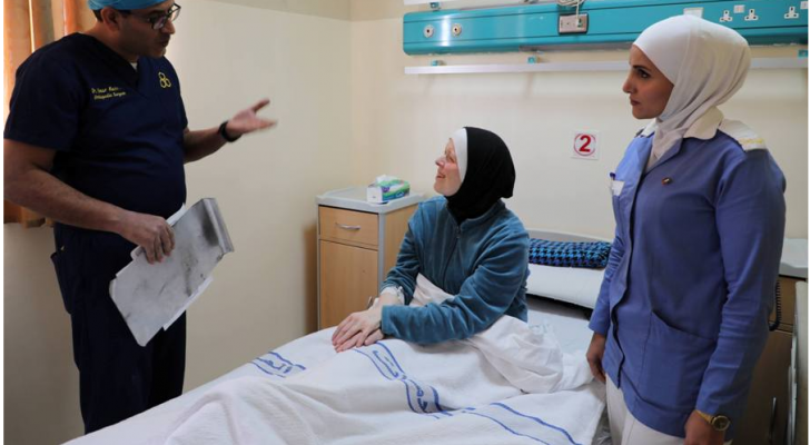 المواطنة الأمريكية جينيفر جيمسي في مستشفيات الخدمات الطبية