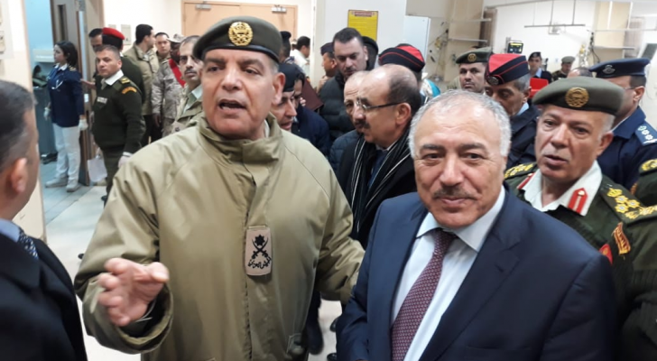 وزير الصحة يتفقد مصابي "حادثة السلط"