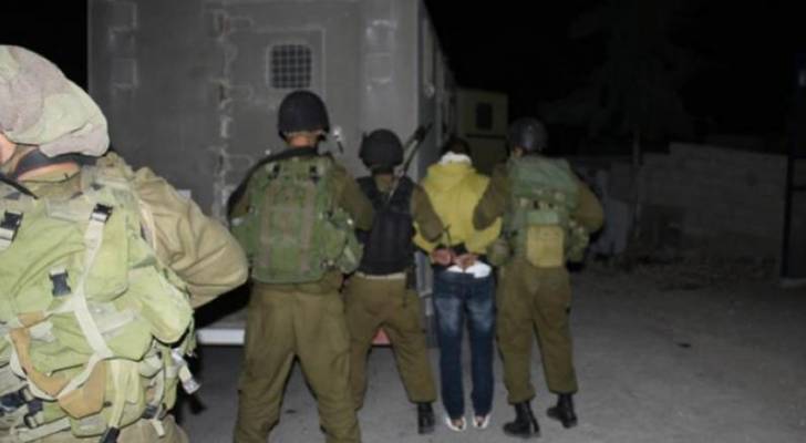 الاحتلال يعتقل 16 فلسطينيا بالضفة الغربية