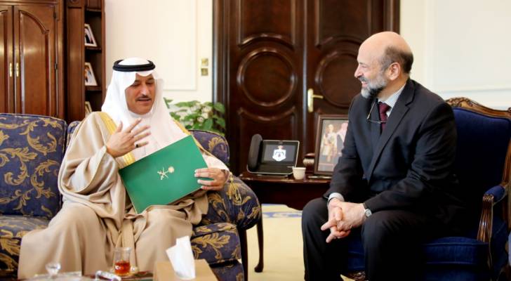 الرزاز يلتقي السفير السعودي لدى الأردن