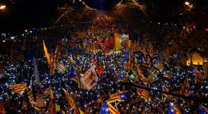 المحتجون في برشلونة: السعي للاستقلال ليس جريمة