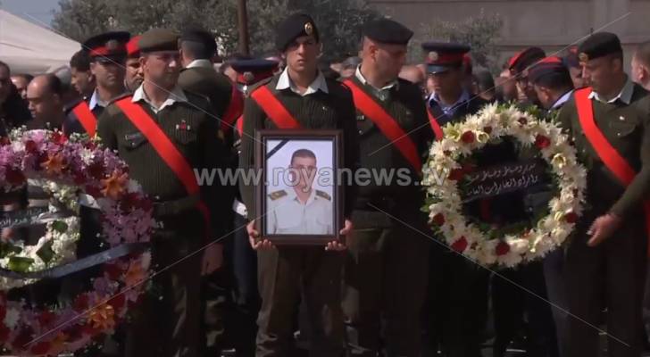 الأردنيون يشيعون جثمان الشهيد سعيد الذيب في مسقط رأسه في بلدة زبدا باربد - فيديو