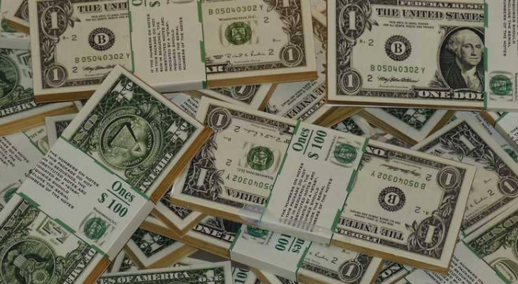 عثر العامل على مبلغ يوازي 390 ألف دولار