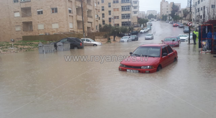 ارتفاع منسوب المياه في ضاحية الرشيد بالعاصمة عمان