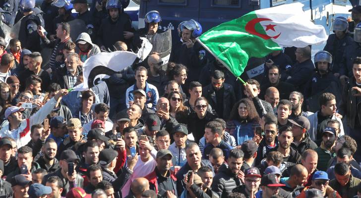 الجزائر تحبس أنفاسها من جديد.. أكبر تظاهرات ضد بوتفليقة