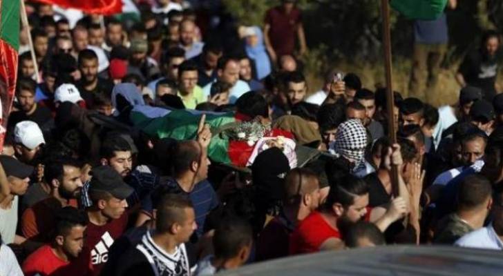 آلاف الفلسطينيون يشيعون جثمان الشهيدة مبارك