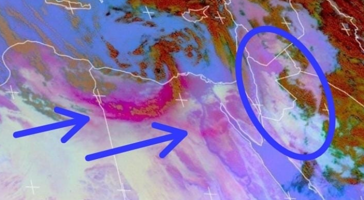 خارطة تظهر تحرك غبار كثيف من شمال مصر وصحراء سيناء باتجاه الشرق نحو المملكة