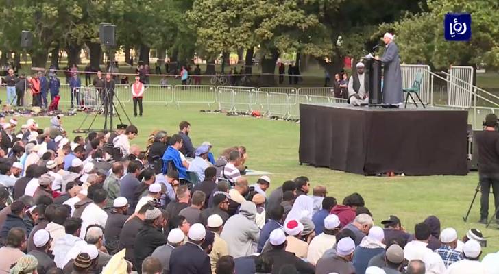 الآلاف يشيعون جثامين شهداء مذبحة المسجدين في نيوزيلندا