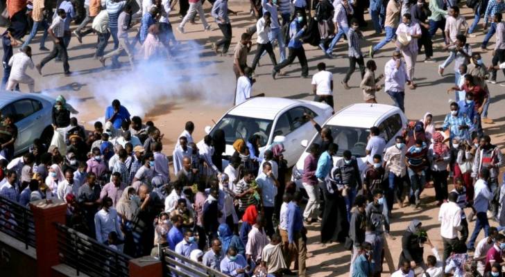 الشرطة السودانية تطلق الغاز المسيل للدموع لتفريق متظاهرين في الخرطوم