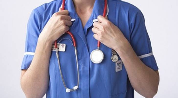 "الممرضين" توافق على استحداث شريحة تقاعدية بقيمة 300 دينار