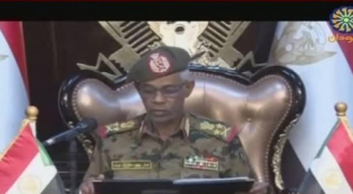 الجيش السوداني يعلن إقالة نظام الحكم في البلاد واعتقال عمر البشير