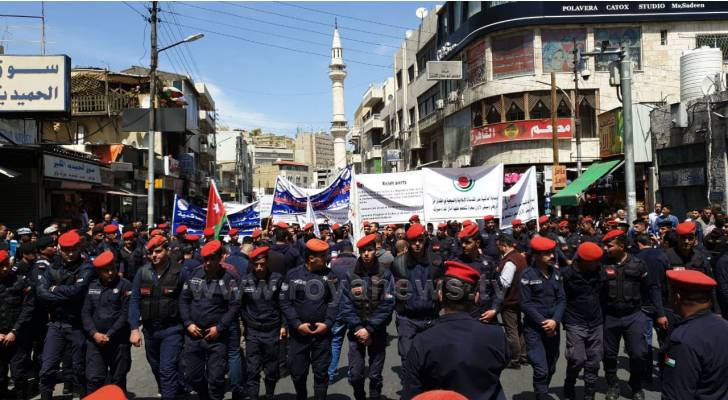 مسيرة أمام المسجد الحسيني تأييداً لمواقف الملك تجاه القدس.. صور