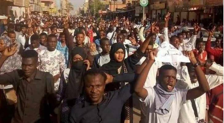 المجلس العسكري السوداني يبلغ وفد المعارضة بإلغاء القوانين المقيدة للحريات