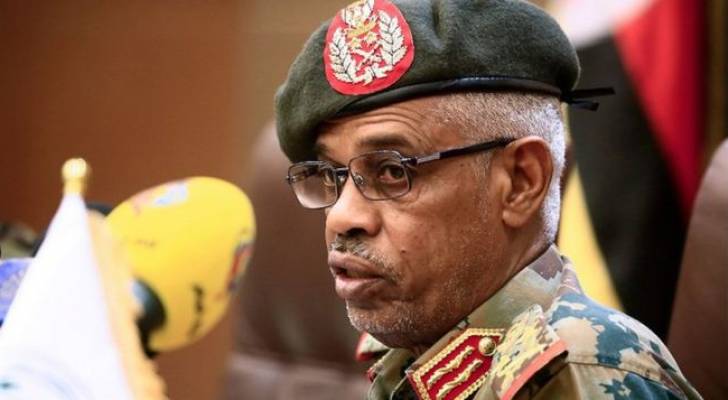 السودان: إحالة وزير الدفاع للتقاعد وتعيين أبو بكر مصطفى مديراً لجهاز الأمن والمخابرات