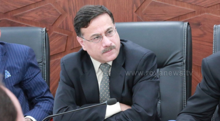 وزير المالية الدكتور عزالدين كناكرية