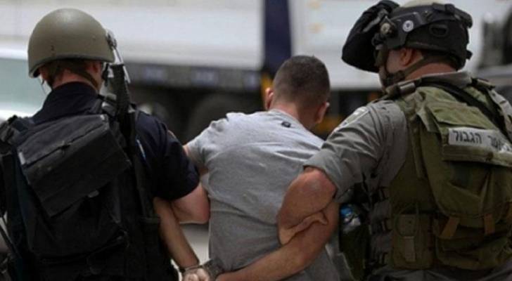 الاحتلال يعتقل 14 فلسطينيا بالضفة الغربية