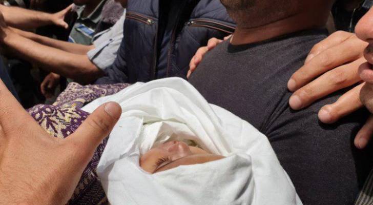 بالصور والفيديو .. تشييع جثمان الشهيدة الطفلة صبا أبو عرار في غزة
