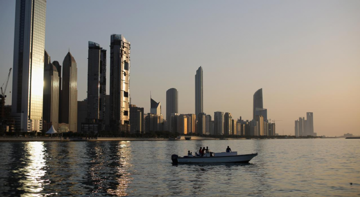 الإمارات تفرج عن زورق عسكري قطري بعد دخوله مياهها الإقليمية
