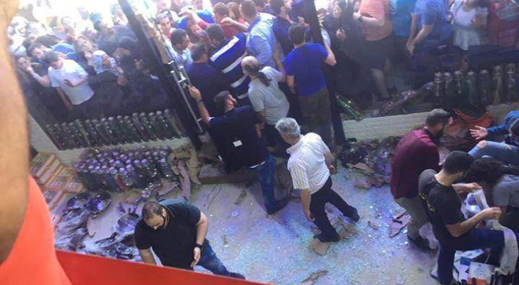 12 إصابة بجروح اثر تحطم زجاج المحل نتيجة تدافع المواطنين