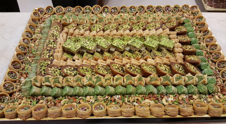 حلويات عربية- تعبيرية