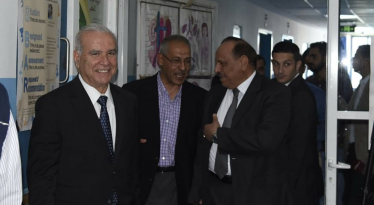 وزير الداخلية يعد بتوفير الحماية للكوادر الصحية