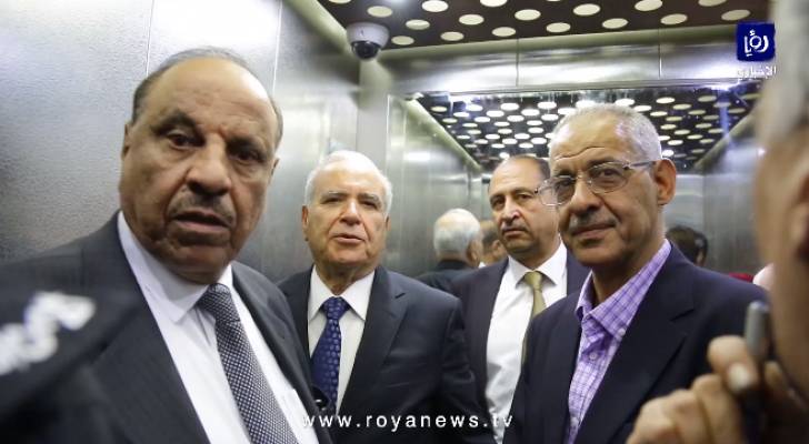 شاهد ماذا قال وزير الداخلية سلامة حماد لمصور رؤيا في المصعد