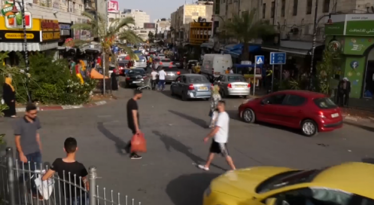 الفلسطينيون يتمنون في العيد عودة رواتبهم كاملة وإنهاء الانقسام وتحرير الأسرى