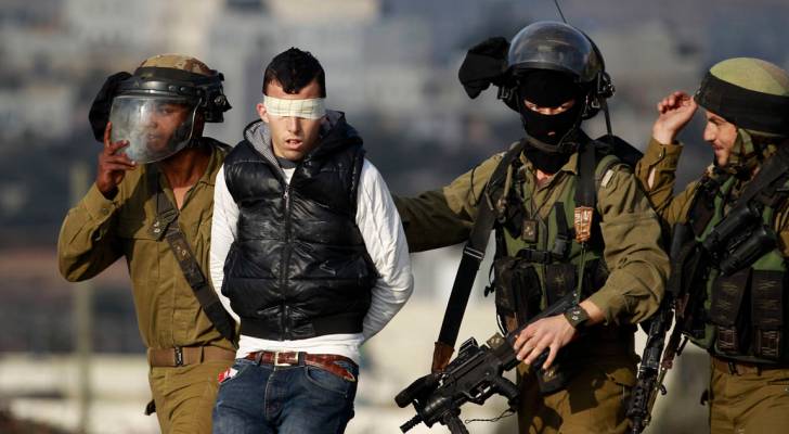 الاحتلال يعتقل 15 فلسطينيا بمدن الضفة