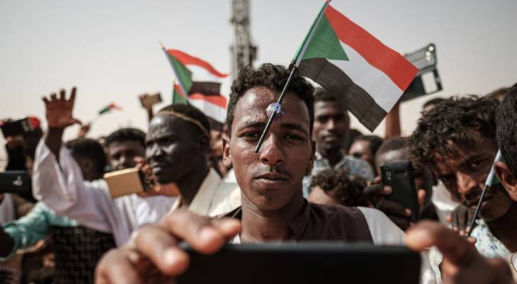 طلاب يتظاهرون دعما ل"الحكم المدني" في السودان