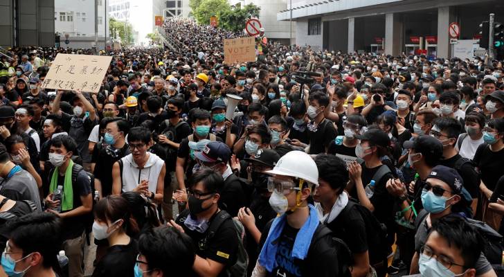 مناوشات جديدة بين المتظاهرين والشرطة في هونغ كونغ