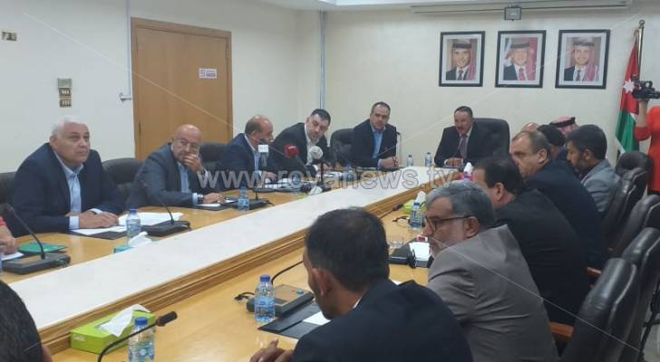 وزير النقل يتمنى أن لا تنقل الشاحنات الأردنية أي بضائع سورية