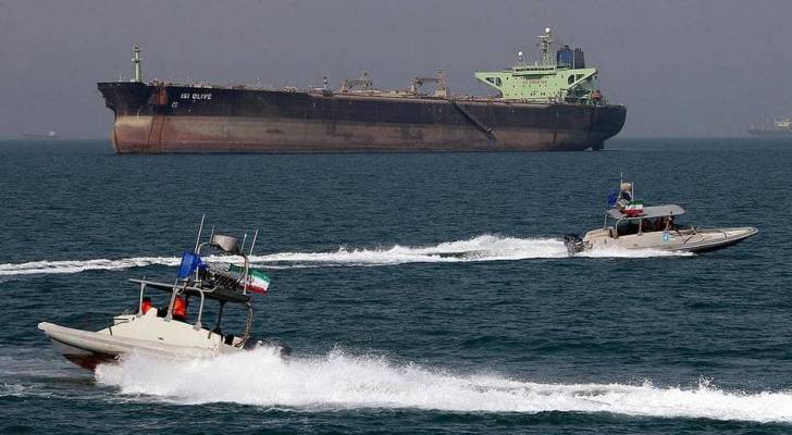 بريطانيا: ثلاث سفن إيرانية حاولت اعتراض ناقلة بريطانية في الخليج