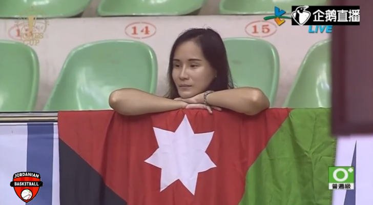 المشجعة التايوانية تقطع مسافات شاسعة لمؤازرة المنتخب الوطني