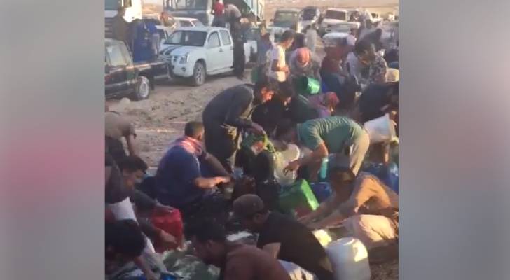 إنقلاب صهريج على الصحراوي والمواطنون يهرعون لتعبئة "الديزل" - فيديو