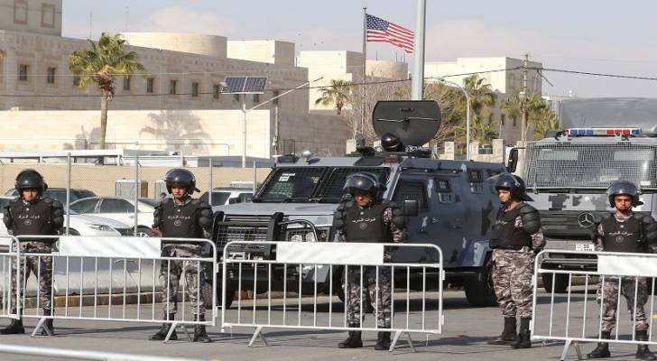 السفارة الأمريكية تشدد إجراءات دخول الأردنيين إلى مبناها .. فيديو
