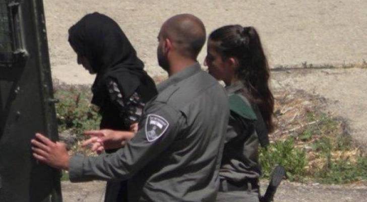 الاحتلال يعتقل شابة فلسطينية أثناء عودتها من الأردن