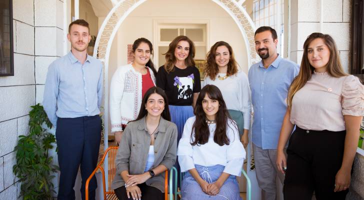 الملكة رانيا العبدالله تطلع على الاستعدادات لإقامة أسبوع عمان للتصميم- صور