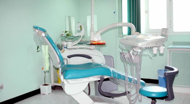 مراكز طبية حكومية خاصة بعلاج أسنان الأردنيين