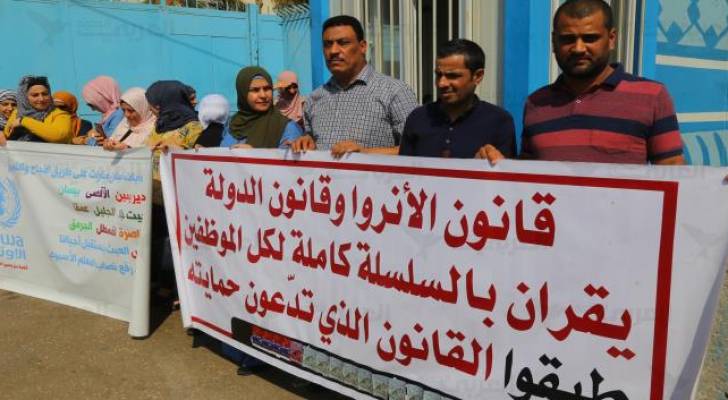 اعتصام احتجاجي للمعلمين الفلسطينيين أمام الأونروا في لبنان