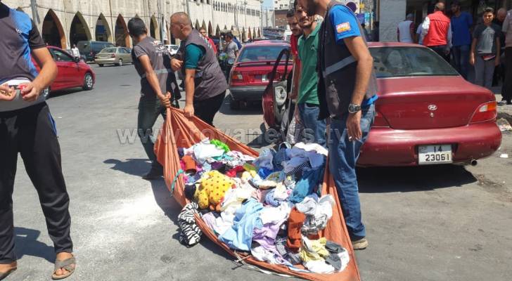 حملة على البسطات العشوائية في وسط البلد.. صور وفيديو