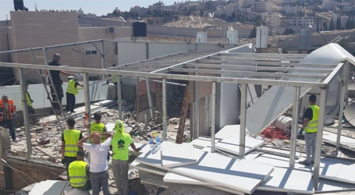 الاحتلال يهدم منزلا سكنيا ويعتدي على ساكنيه في القدس
