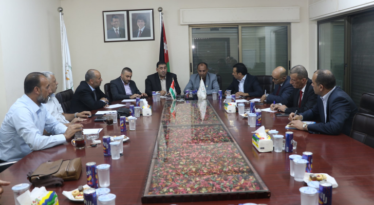 وفد من وزارة التربية يعقد اجتماعا في مقر نقابة المعلمين